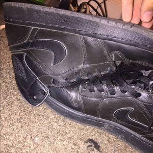 High top Jordan Retro ones, Black